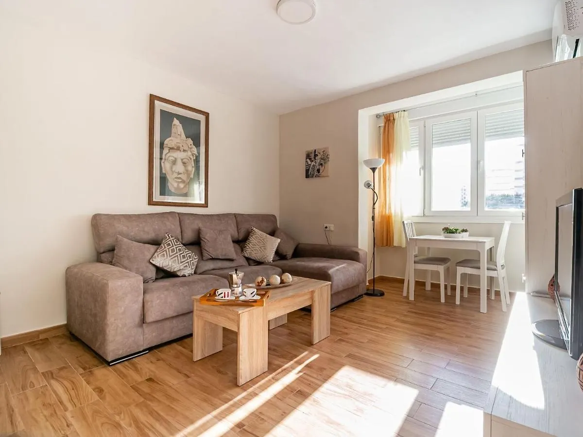 Comfortable Holiday Home In Malaga Near Seabeach アパート